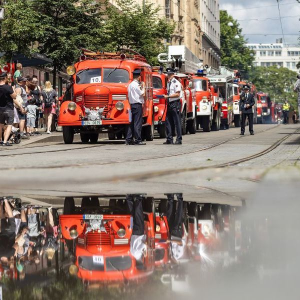 Obrazem: Slavnostní defilé k výročí brněnských hasičů